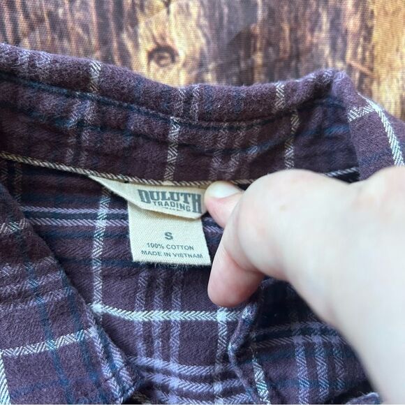 Women’s Duluth Trading Co. Purple Button Down Flannel Size Small - Picture 5 of 6
